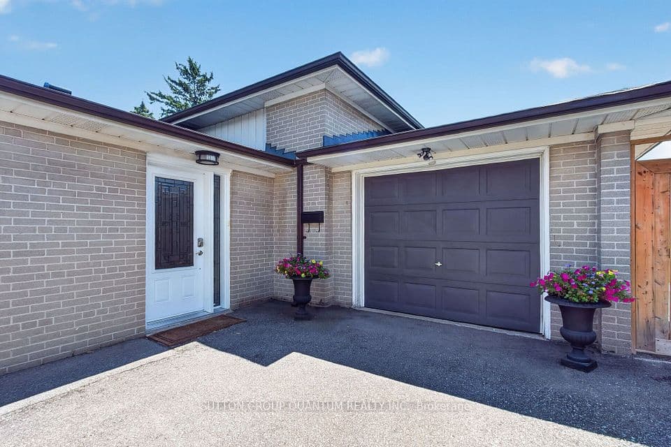 1172 Chada Avenue, Mississauga, ON L5C 1P9 – photo 2
