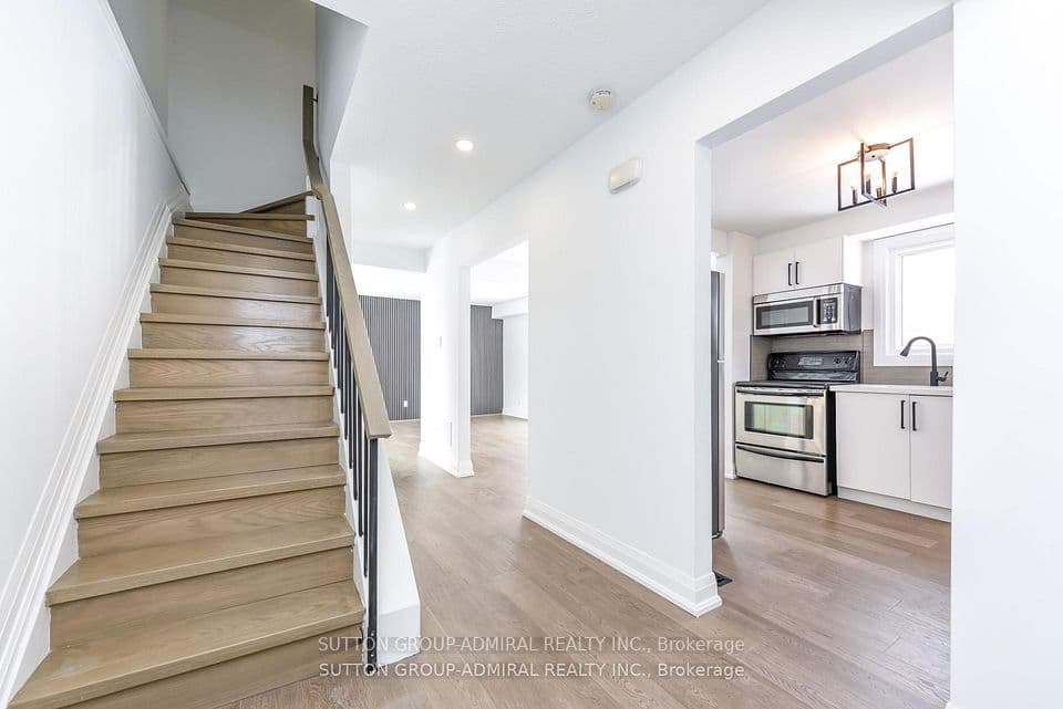 4 Hardcastle Court, Brampton, ON L6S 2A9 – photo 2