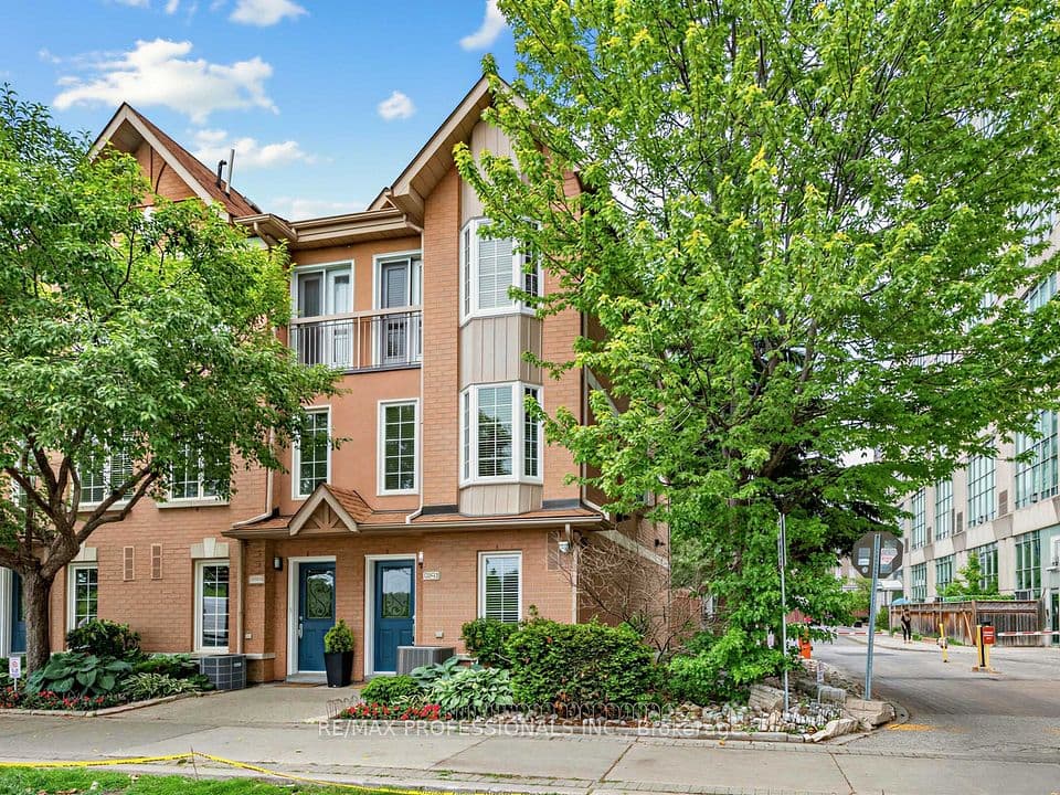 220 Manitoba Street 32, Toronto, ON M8Y 4G7 – photo 2