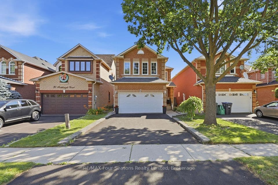 32 Faithknight Court, Brampton, ON L7A 1H9 – main photo