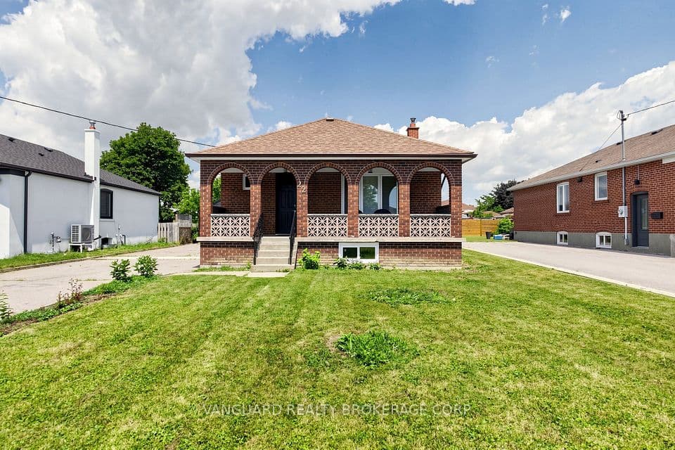 22 Nash Drive, Toronto, ON M3M 2L3 – main photo