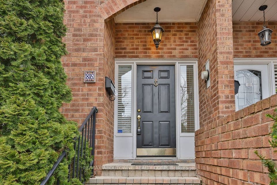 86 Forsythe Street, Oakville, ON L6K 3J8 – photo 2