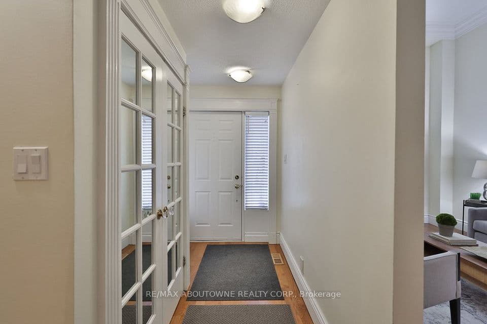 86 Forsythe Street, Oakville, ON L6K 3J8 – photo 3