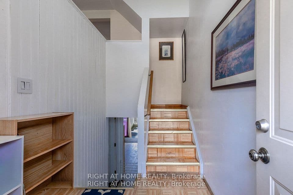 1221 Dundix Road 56, Mississauga, ON L4Y 3Y9 – photo 2