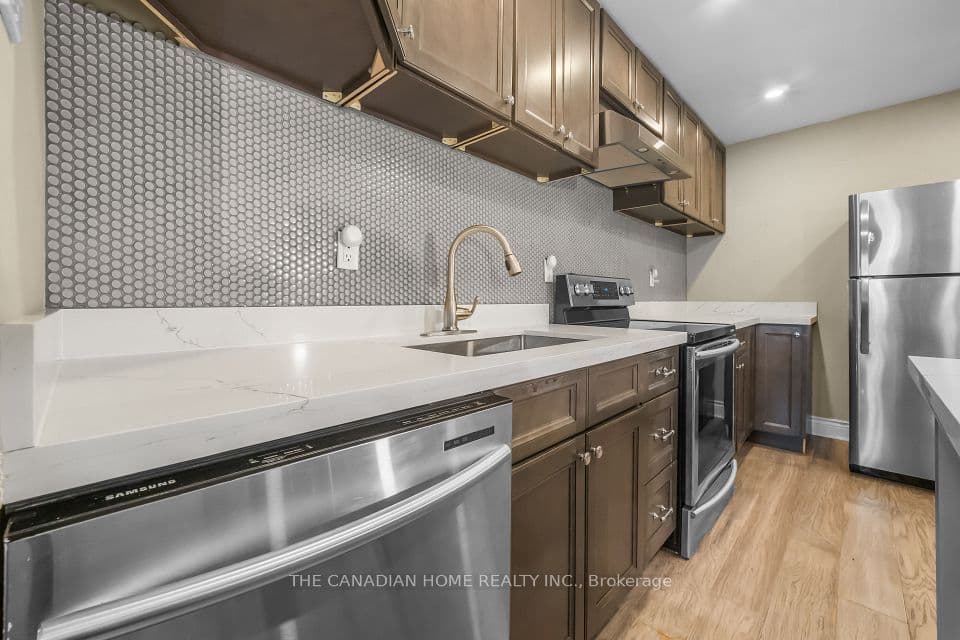 4 Lisa Street 103, Brampton, ON L6T 4B6 – photo 2