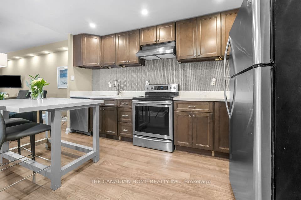 4 Lisa Street 103, Brampton, ON L6T 4B6 – main photo