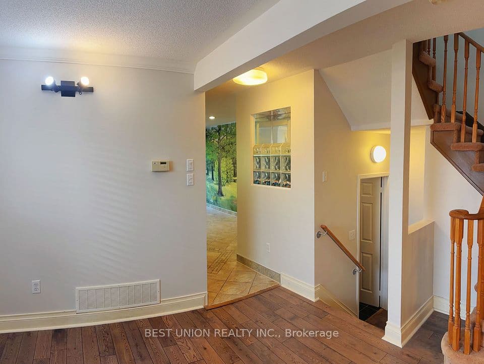 2864 Westbury Court, Mississauga, ON L5M 6B3 – photo 3