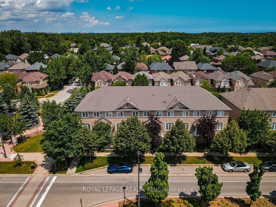 2333 Sutton Drive, Burlington, ON L7L 6Y9 – main photo