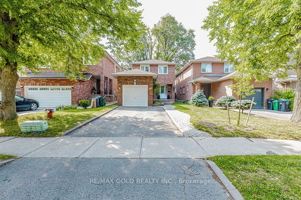 7 Clipstone Court, Brampton, ON L6X 4J4 – main photo