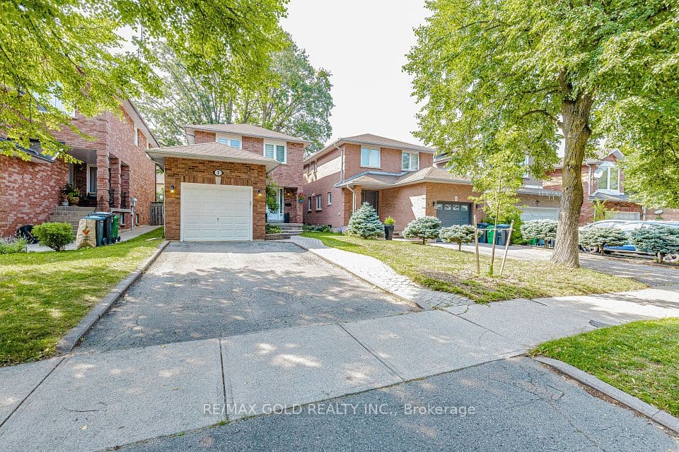 7 Clipstone Court, Brampton, ON L6X 4J4 – photo 2