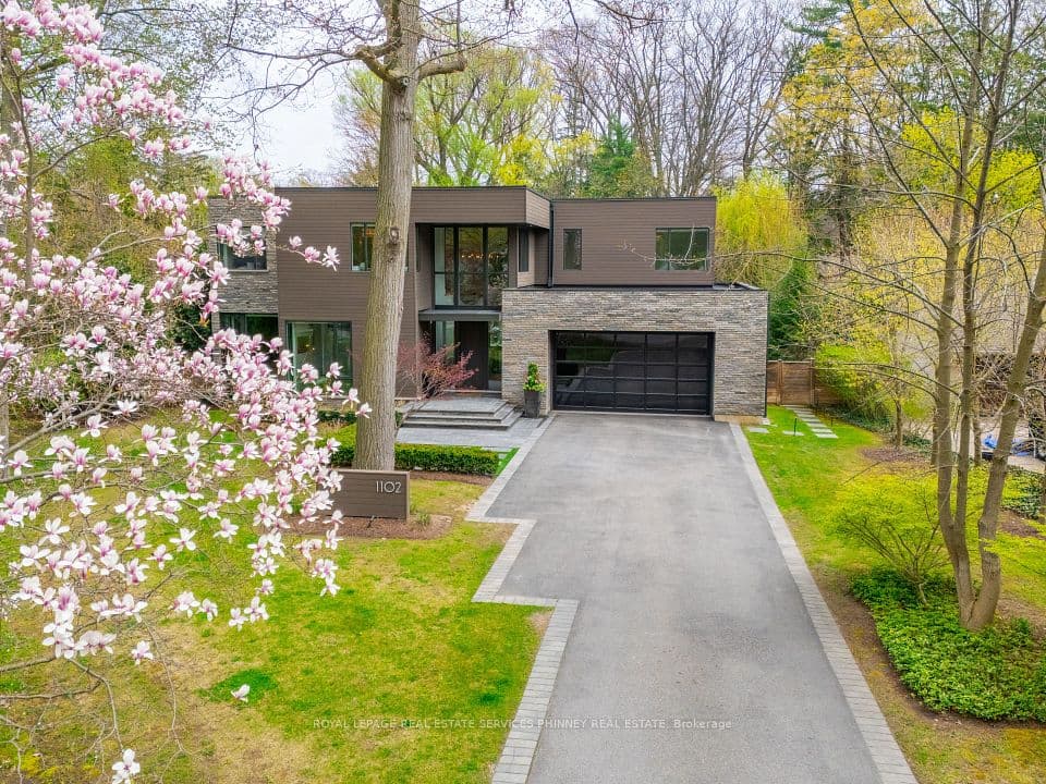 1102 Crestview Street, Oakville, ON L6J 2C6 – photo 2