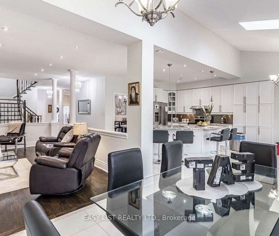 3562 Aquinas Avenue, Mississauga, ON L5M 7L7 – photo 2