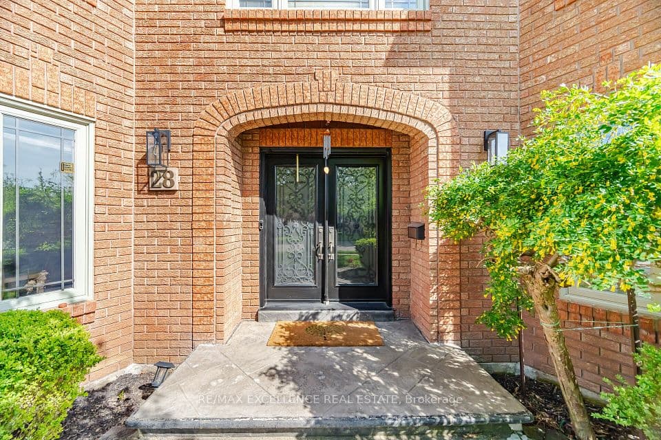 28 Ridelle Court, Brampton, ON L6Z 4M2 – photo 3