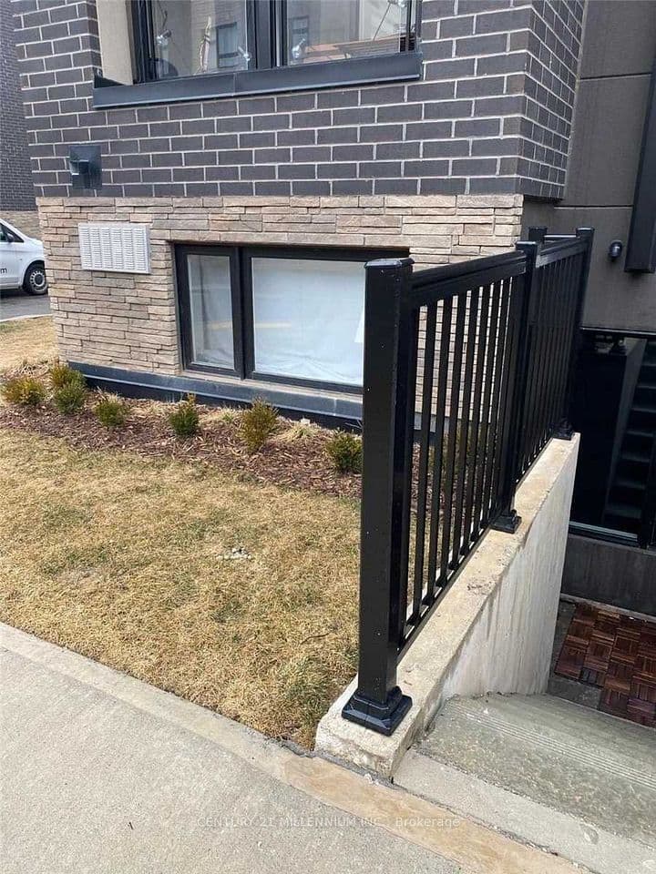 1131 Cooke Boulevard 701, Burlington, ON L7T 0C3 – main photo