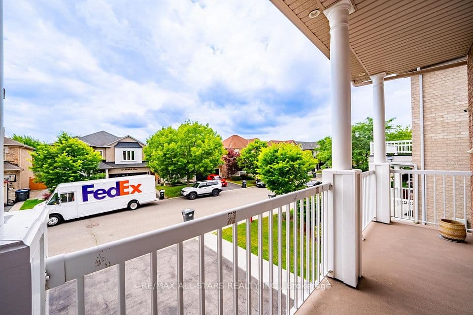9 Flatbush Lane, Brampton, ON L7A 2R6 – photo 3