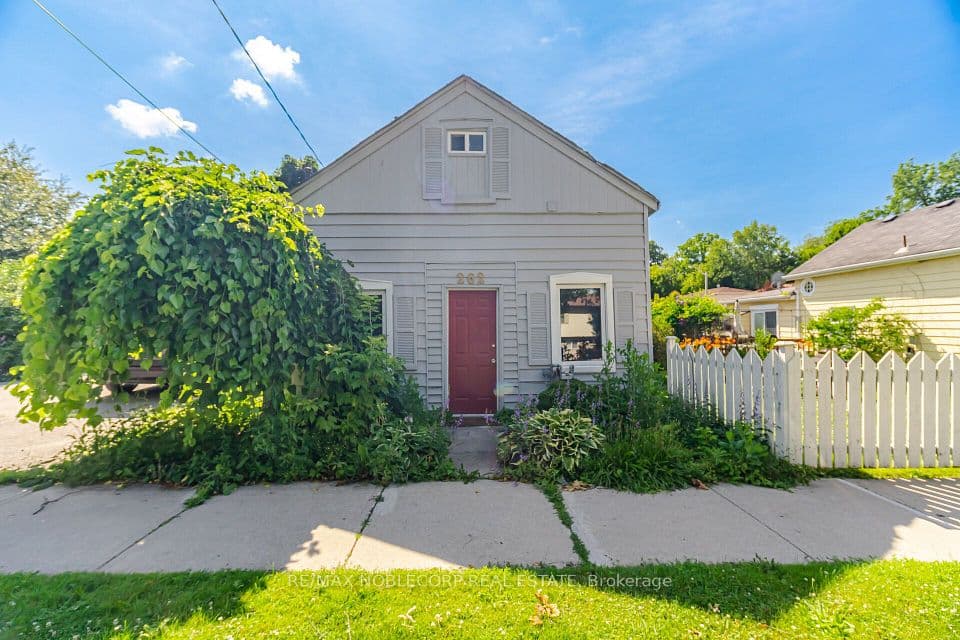 262 Pine Street, Milton, ON L9T 1K5 – main photo