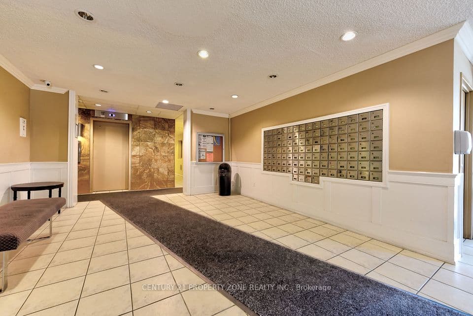 3025 Queen Frederica Drive 907, Mississauga, ON L4Y 3A1 – photo 3