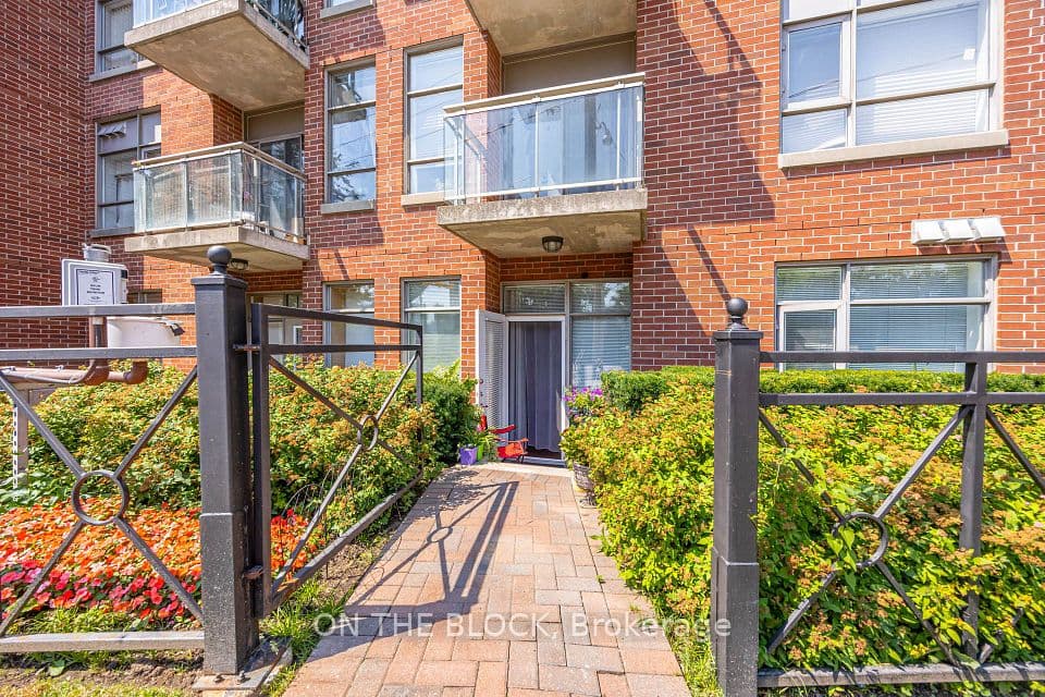 2495 Dundas Street W 107, Toronto, ON M6P 1X4 – photo 2