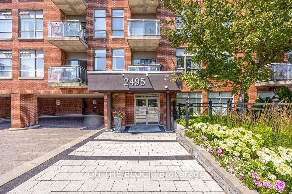 2495 Dundas Street W 107, Toronto, ON M6P 1X4 – main photo