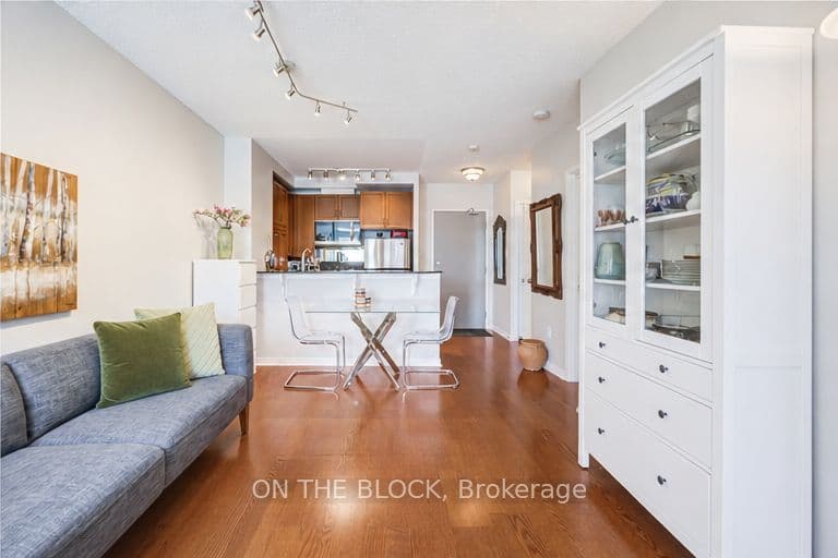 2495 Dundas Street W 107, Toronto, ON M6P 1X4 – photo 3