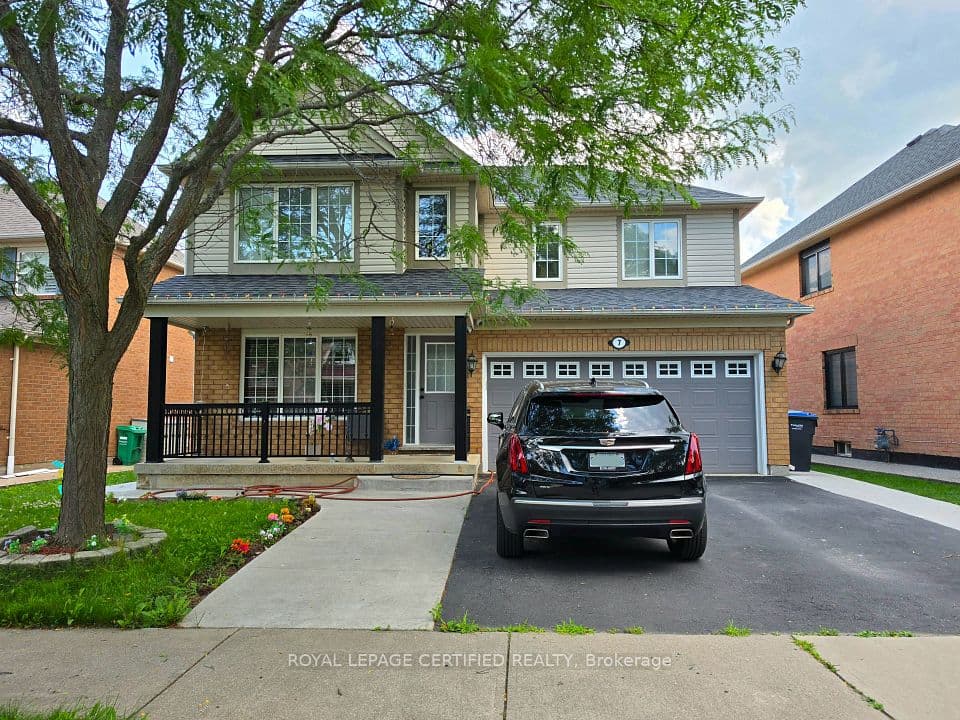 7 Penn Drive, Brampton, ON L7A 1P5 – main photo