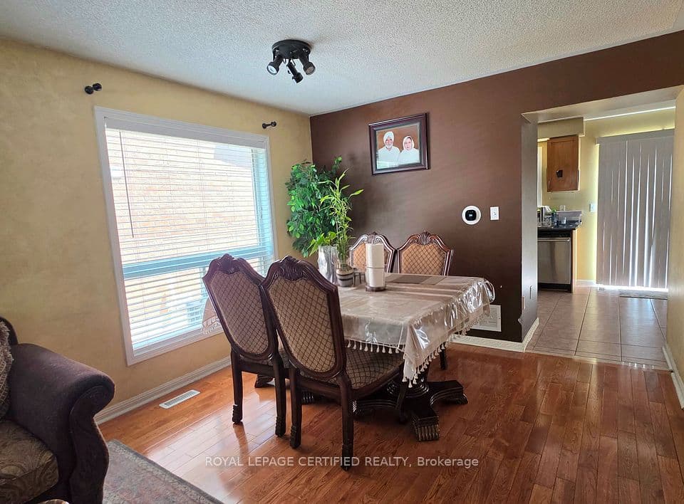 7 Penn Drive, Brampton, ON L7A 1P5 – photo 2