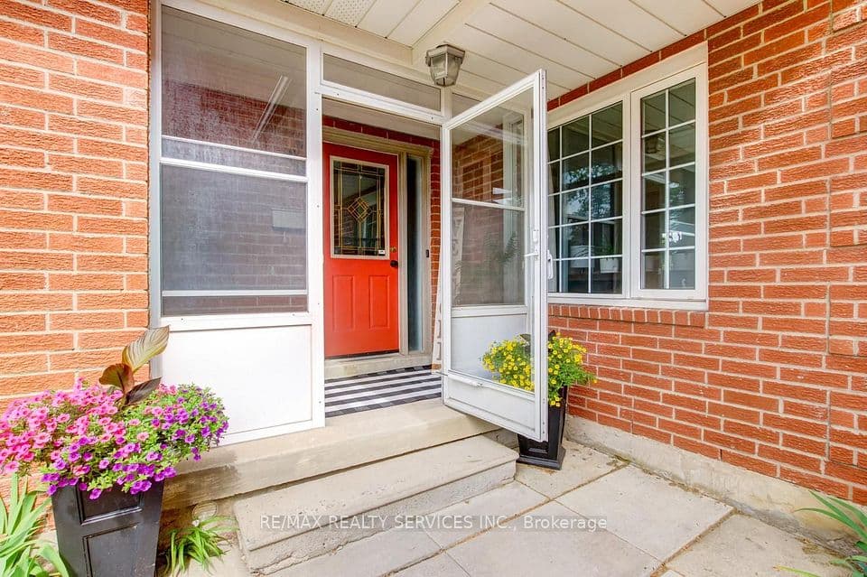 16 Cavalier Court, Brampton, ON L6V 3K6 – photo 3