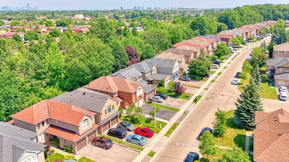 3706 Forest Bluff Crescent, Mississauga, ON L5N 7W7 – photo 2