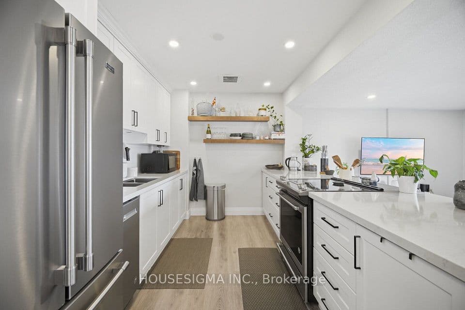 15 Elizabeth Street N 801, Mississauga, ON L5G 2Z3 – main photo