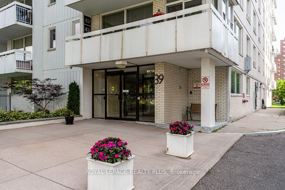 39 Stavebank Road N PH 4, Mississauga, ON L5G 4N7 – photo 3