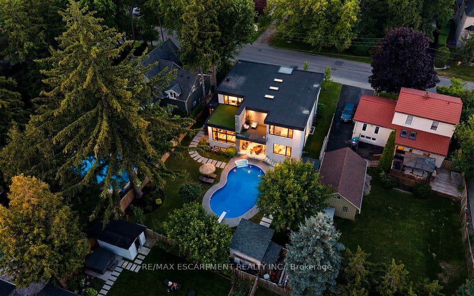 1617 Trotwood Avenue, Mississauga, ON L5G 3Z8 – main photo