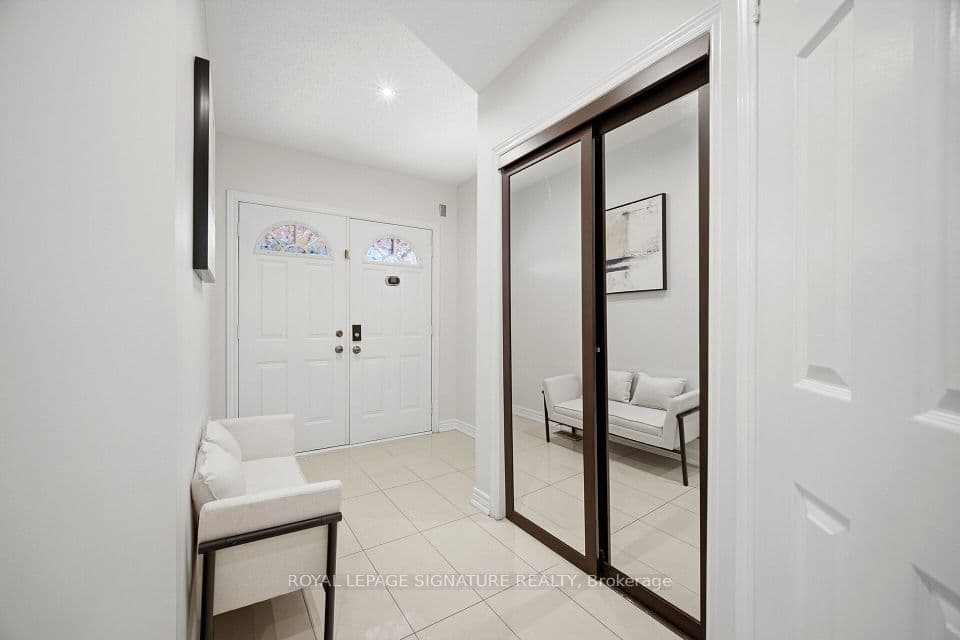 901 Knotty Pine Grove, Mississauga, ON L5W 1J9 – photo 3