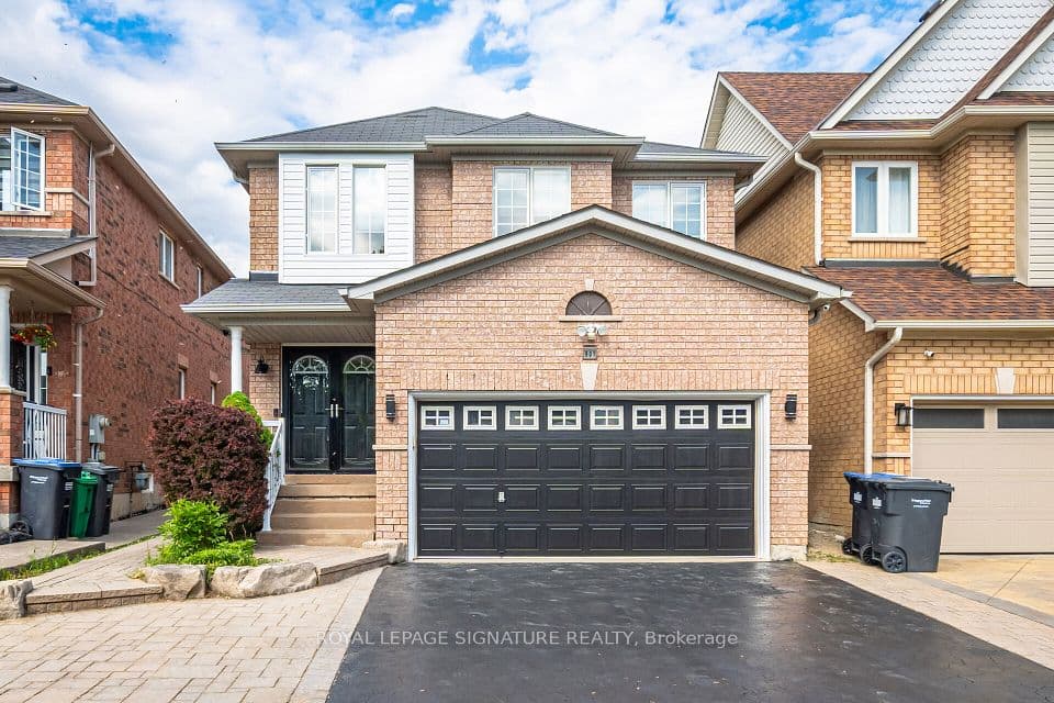 901 Knotty Pine Grove, Mississauga, ON L5W 1J9 – main photo