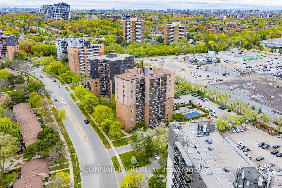 3065 Queen Frederica Drive 905, Mississauga, ON L4Y 3A3 – main photo