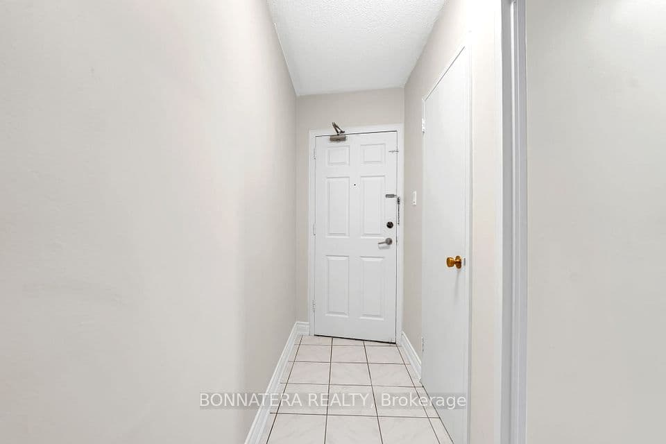 3065 Queen Frederica Drive 905, Mississauga, ON L4Y 3A3 – photo 3
