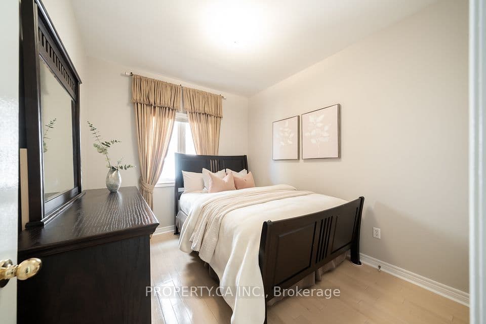 1143 Carding Mill Place, Mississauga, ON L5W 1C4 – photo 3