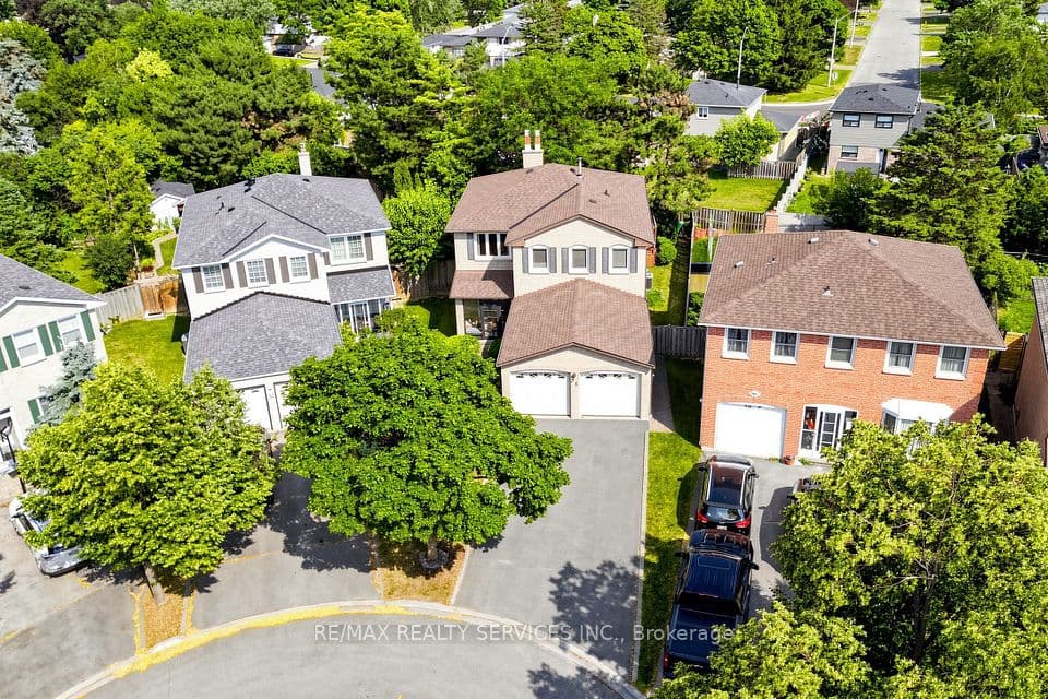 34 Granby Court, Brampton, ON L6S 5K1 – photo 2