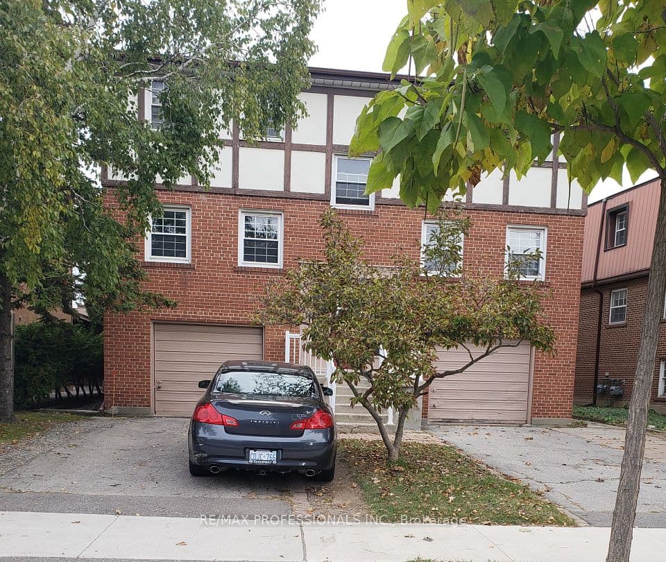 8 Bridesburg Drive, Toronto, ON M9R 2K3 – photo 3