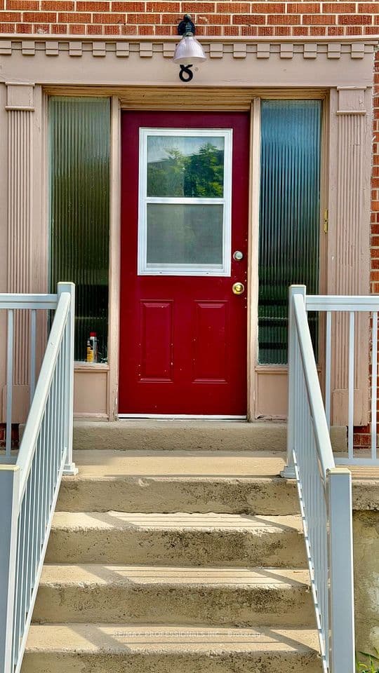 8 Bridesburg Drive, Toronto, ON M9R 2K3 – photo 2