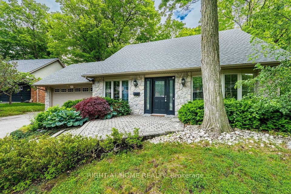1941 Four Seasons Drive, Burlington, ON L7P 2Y3 – photo 3