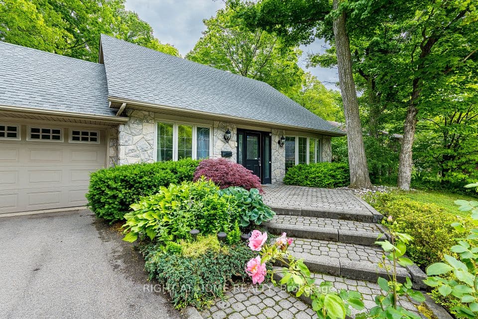 1941 Four Seasons Drive, Burlington, ON L7P 2Y3 – main photo