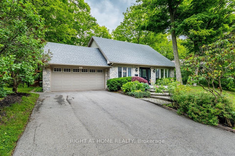 1941 Four Seasons Drive, Burlington, ON L7P 2Y3 – photo 2