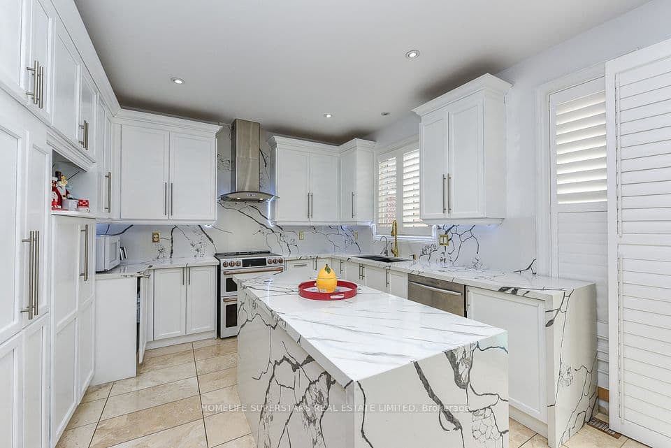 36 Lucky Lane, Brampton, ON L6R 3M3 – photo 2
