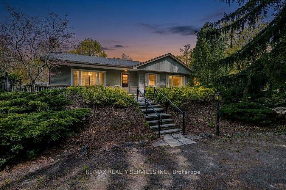 1368 2 Side Road, Burlington, ON L7P 0G9 – main photo