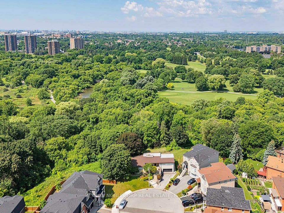 12 George McKenzie Court, Toronto, ON M9M 0E1 – photo 2