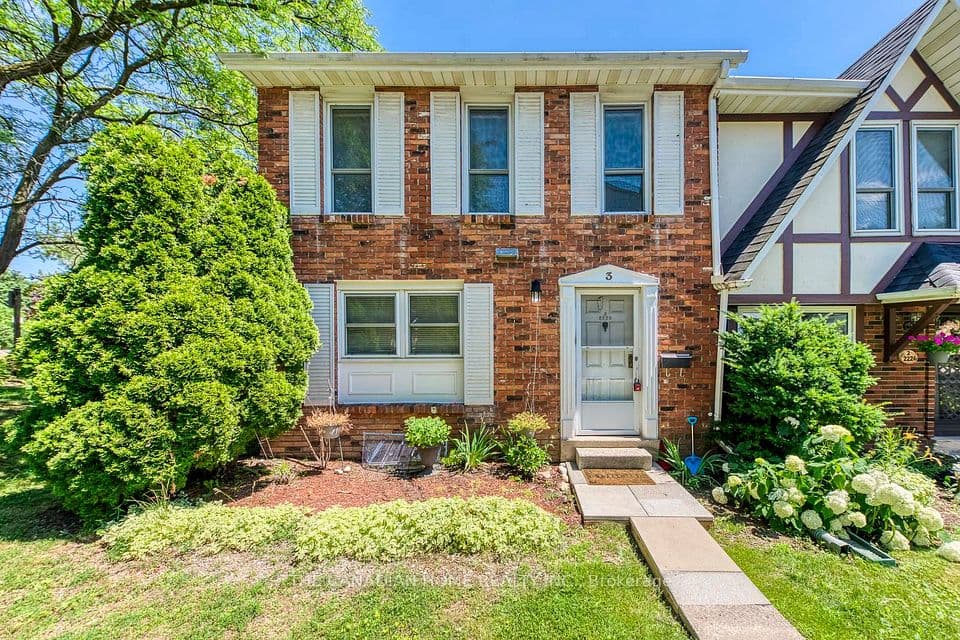 2226 Upper Middle Road 3, Burlington, ON L7P 2Z9 – main photo