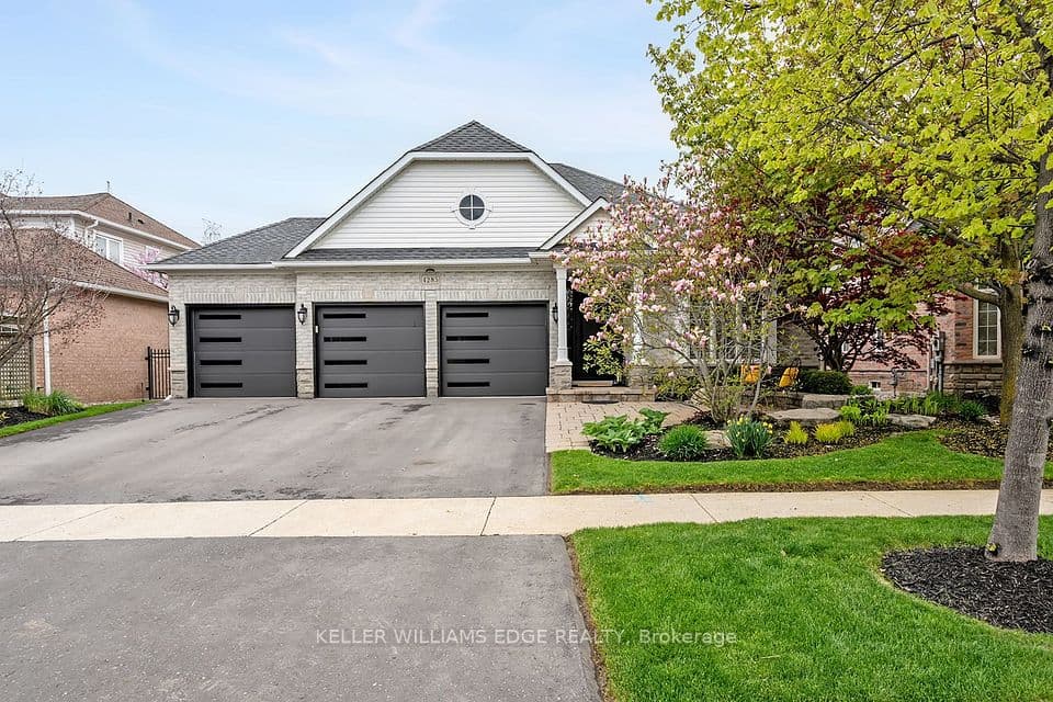 4285 Couples Crescent, Burlington, ON L7M 4Y8 – photo 2