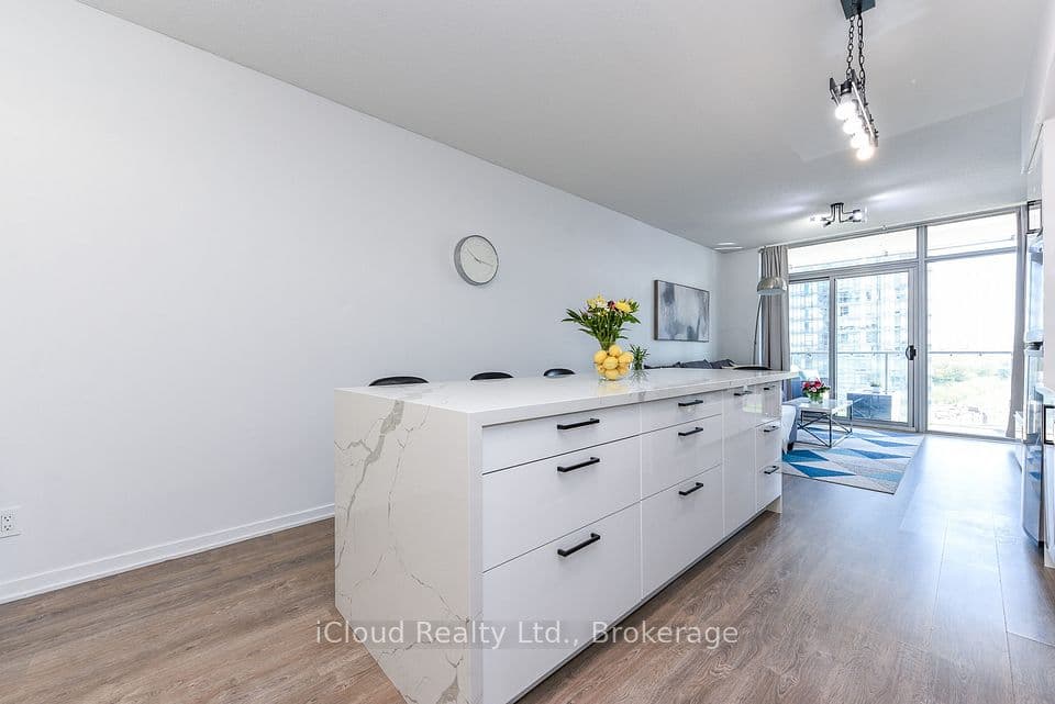 103 The Queensway 1303, Toronto, ON M6S 5B3 – photo 3