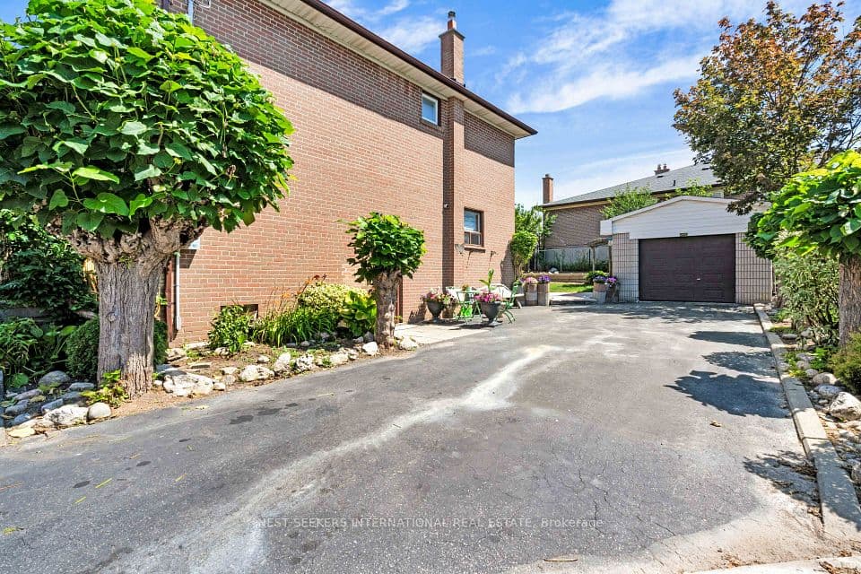 65 Orchardcroft Crescent, Toronto, ON M3J 1S7 – photo 3