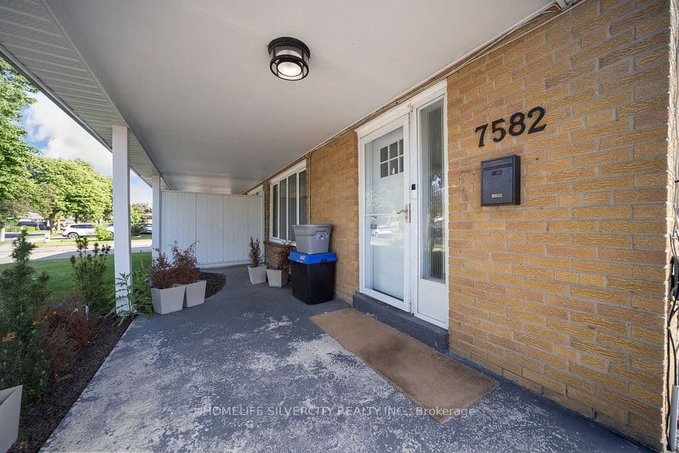 7582 Discus Crescent, Mississauga, ON L4T 2V3 – photo 3